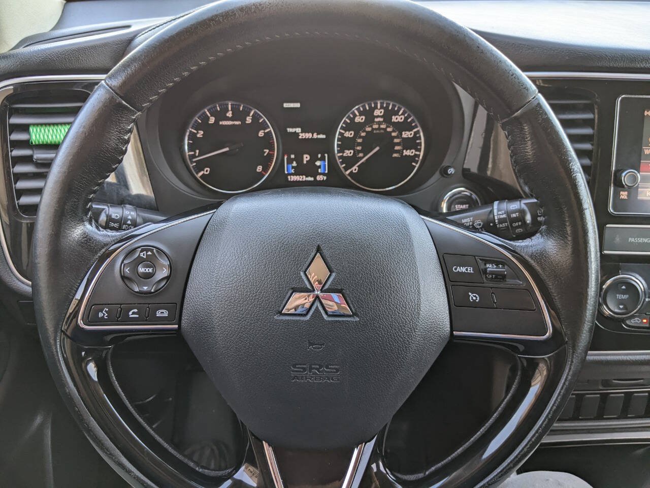 Used 2019 Mitsubishi Outlander SEL AWD/4WD image 18