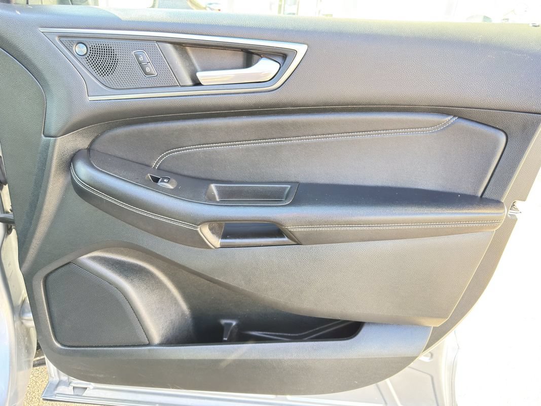Used 2022 Ford Edge Titanium AWD/4WD image 29