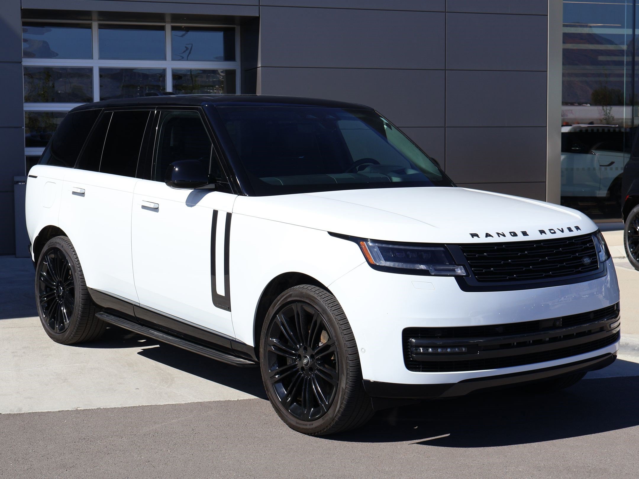 Certified 2024 Land Rover Range Rover Autobiography AWD/4WD image 3