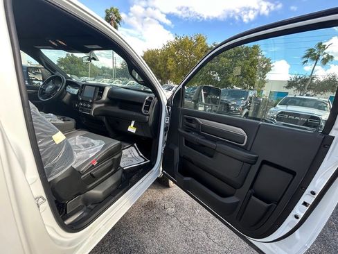 New 2024 RAM 3500 Tradesman w/ Chrome Appearance Group AWD/4WD image 28