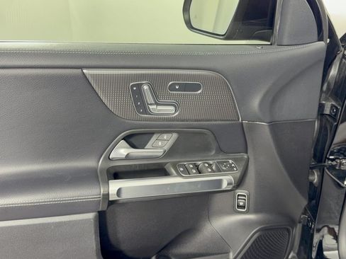 Used 2021 Mercedes-Benz GLB 250 image 15