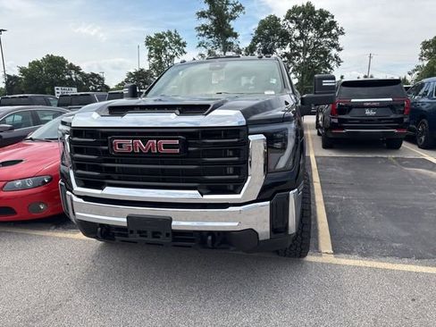 Used 2024 GMC Sierra 2500 Pro AWD/4WD image 3