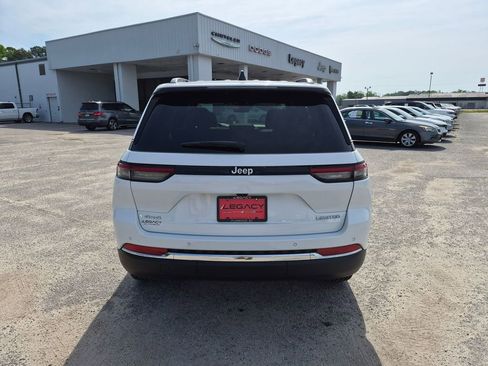 Used 2025 Jeep Grand Cherokee Limited AWD/4WD image 4