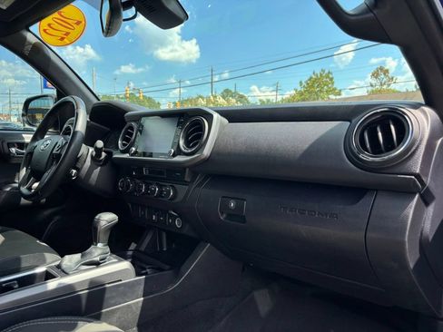 Used 2022 Toyota Tacoma TRD Sport AWD/4WD image 29