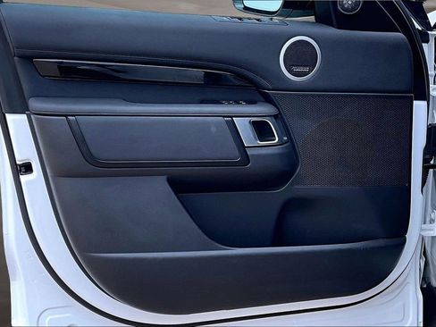 Certified 2025 Land Rover Discovery S AWD/4WD image 18