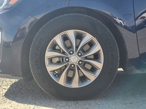 Used 2021 Kia Sedona LX image 10