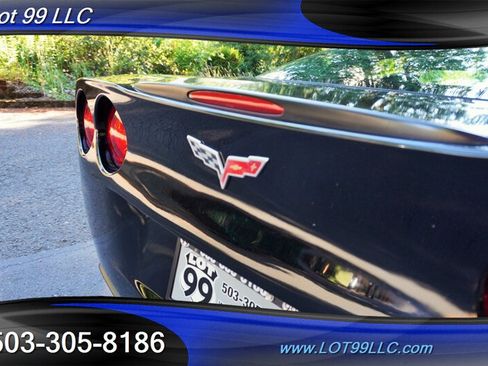 Used 2005 Chevrolet Corvette Coupe w/ Preferred Equipment Group RWD image 29