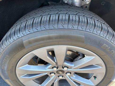 Used 2022 Ford Explorer XLT w/ Equipment Group 202A AWD/4WD image 4