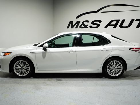 Used 2020 Toyota Camry XLE image 5