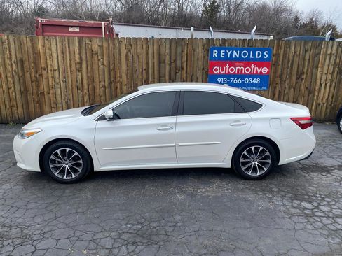 Used 2018 Toyota Avalon XLE w/ All Weather Liner Package image 5