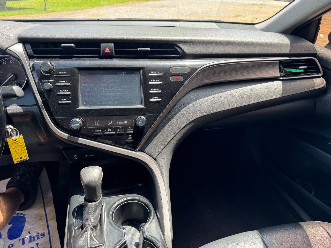 Used 2019 Toyota Camry SE w/ Carpet Mat Package FWD image 25
