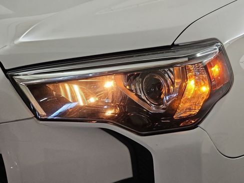 Used 2019 Toyota 4Runner SR5 Premium AWD/4WD image 32