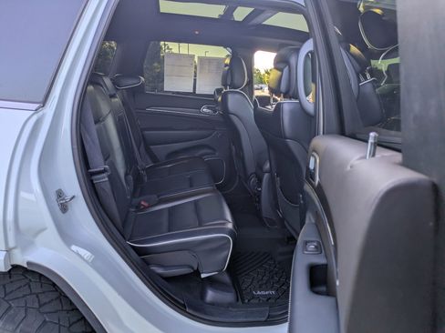Used 2017 Jeep Grand Cherokee Overland AWD/4WD image 35