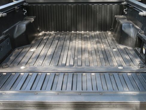 Used 2018 Toyota Tacoma TRD Off-Road w/ Technology Package image 24