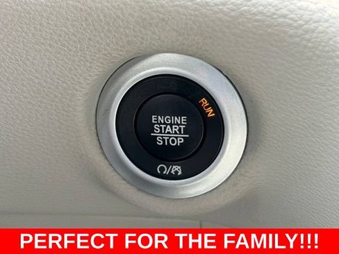 Used 2023 Chrysler Pacifica Limited FWD image 26