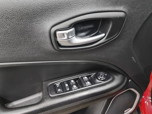 Used 2021 Jeep Compass Latitude w/ Sun and Sound Group AWD/4WD image 10
