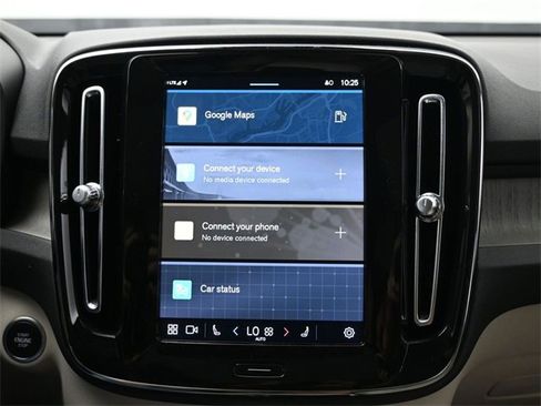 Used 2024 Volvo XC40 B5 Plus w/ Protection Package Premier image 13