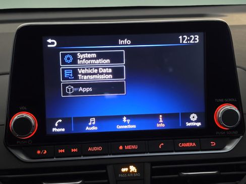 Certified 2025 Nissan Altima 2.5 S FWD image 10