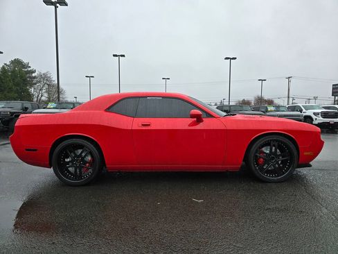 Used 2009 Dodge Challenger SRT8 image 2