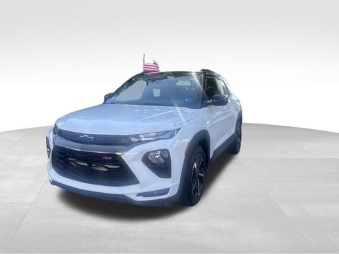 Used 2021 Chevrolet TrailBlazer RS w/ Convenience Package FWD image 3
