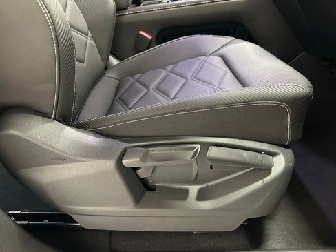 Used 2025 Volkswagen Atlas Cross Sport SE image 61