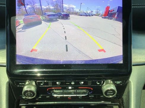 Used 2023 Jeep Grand Cherokee Overland w/ Luxury Tech Group IV AWD/4WD image 10