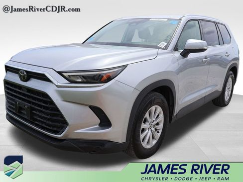 Used 2025 Toyota Grand Highlander AWD image 5