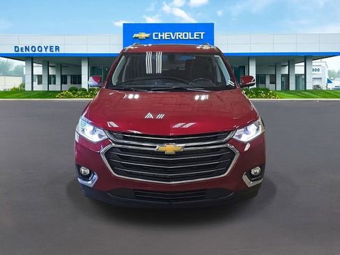 Used 2021 Chevrolet Traverse LT image 2