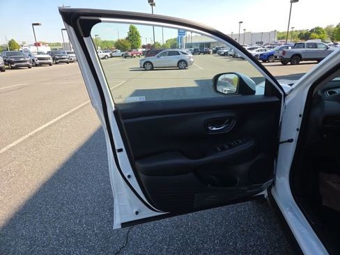 New 2026 Honda HR-V LX image 13