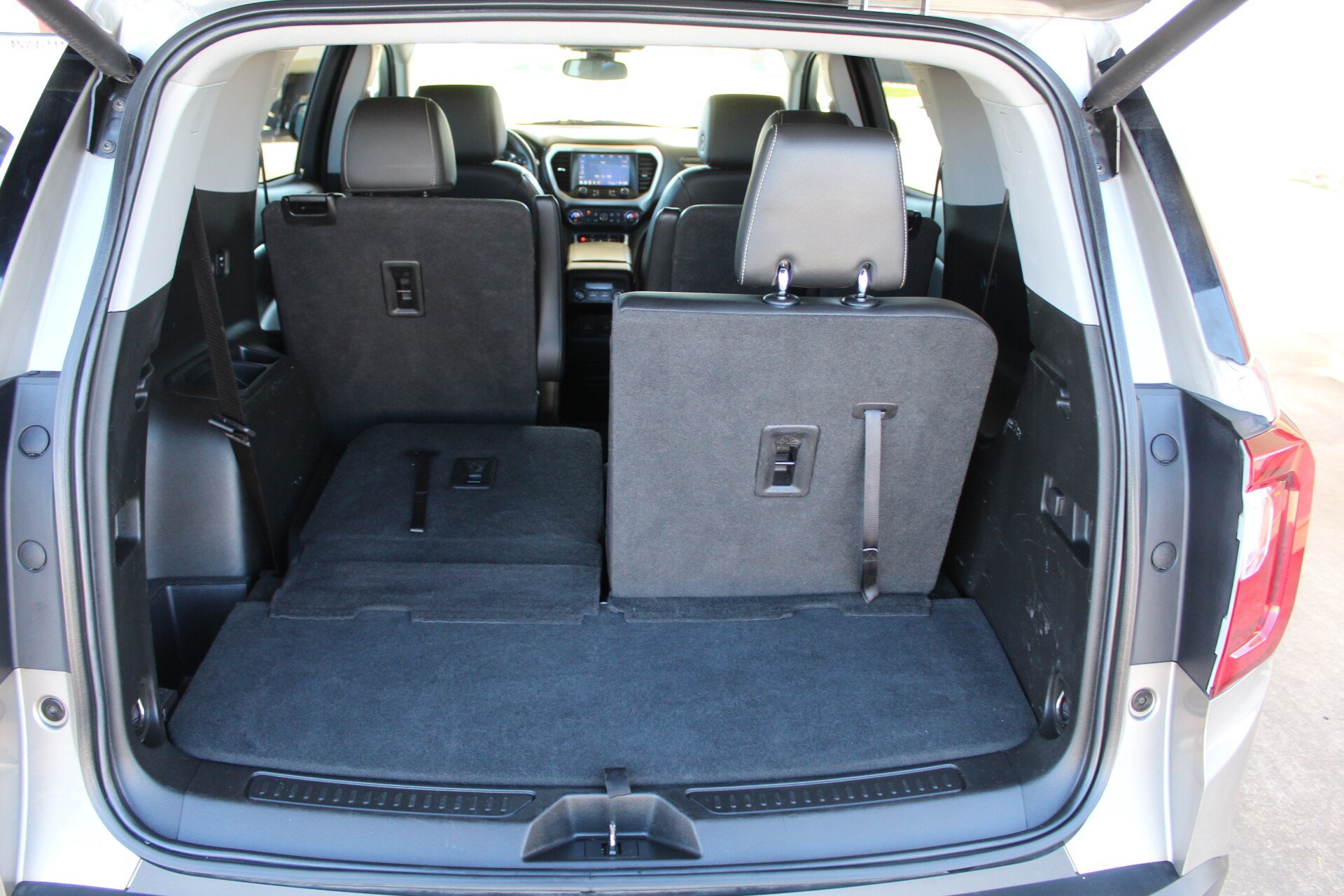 Used 2023 GMC Acadia SLT FWD image 23
