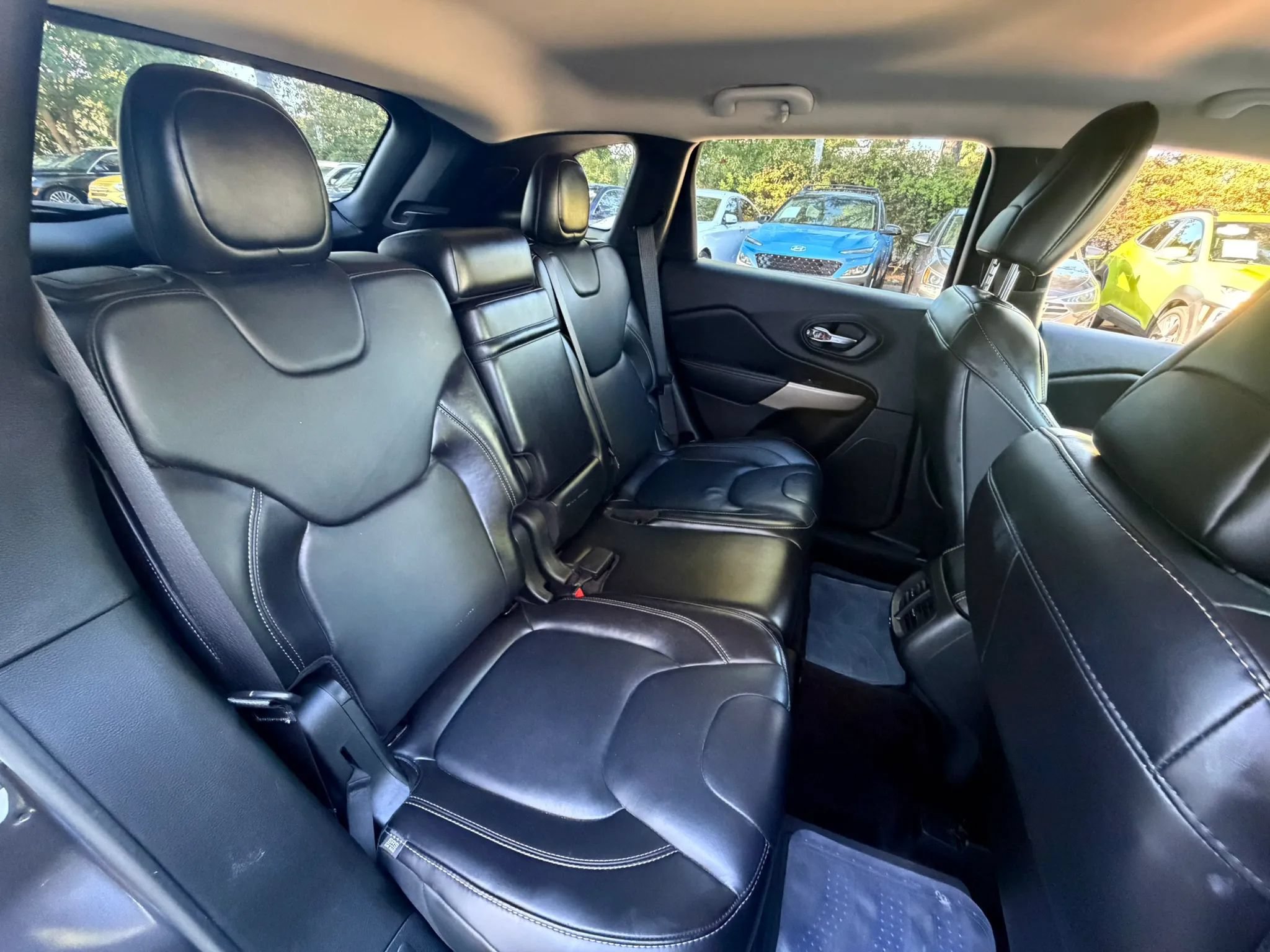 Used 2017 Jeep Cherokee Limited FWD image 13