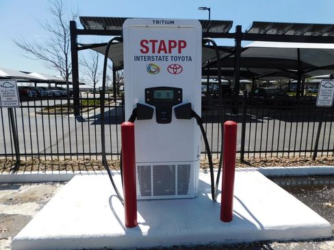 Used 2016 Toyota Prius Two image 11