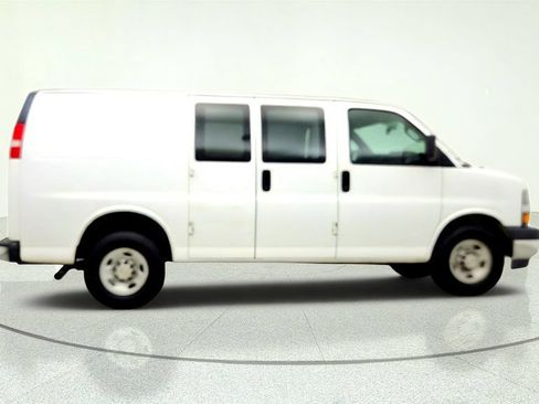 Used 2018 Chevrolet Express 2500 w/ Driver Convenience Package RWD image 4