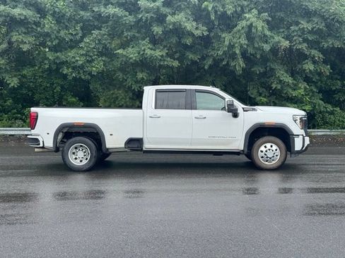 Used 2024 GMC Sierra 3500 Denali Ultimate AWD/4WD image 8