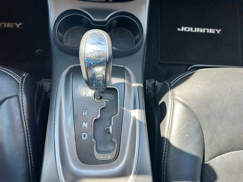 Used 2015 Dodge Journey Crossroad w/ Flexible Seating Group image 23