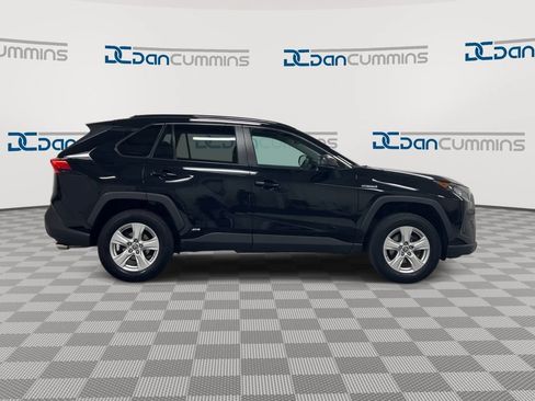 Used 2021 Toyota RAV4 LE AWD/4WD image 9