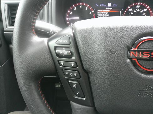 Used 2024 Nissan Titan PRO-4X w/ Pro-4x Convenience Package image 20