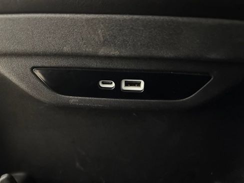 Used 2024 Chrysler Pacifica Limited FWD image 31