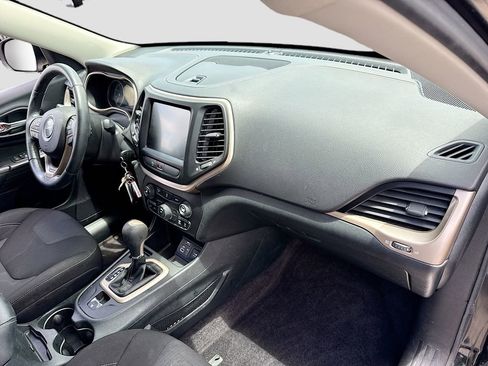 Used 2016 Jeep Cherokee Latitude w/ Safety/Convenience Group FWD image 34