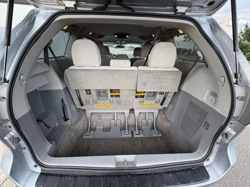 Used 2014 Toyota Sienna LE image 23