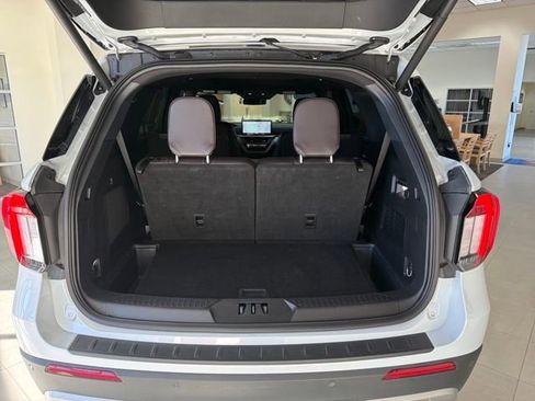 Used 2025 Ford Explorer Platinum w/ LUX Leather Package image 11