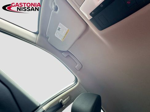 Used 2025 Nissan Rogue SV FWD image 27