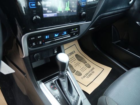 Used 2018 Toyota Corolla LE image 14