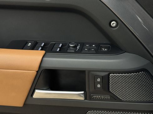 Used 2022 Land Rover Defender 110 X image 25