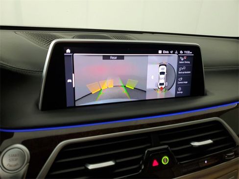 Used 2022 BMW 750i xDrive w/ Executive Package image 28