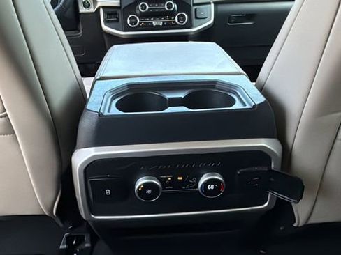 Used 2024 Ford Expedition Max XLT image 19