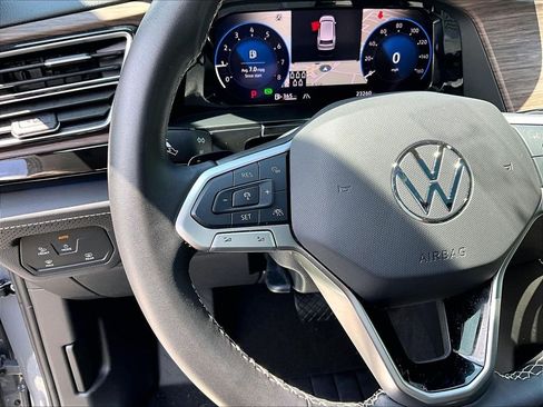 Used 2025 Volkswagen Atlas SEL AWD/4WD image 24
