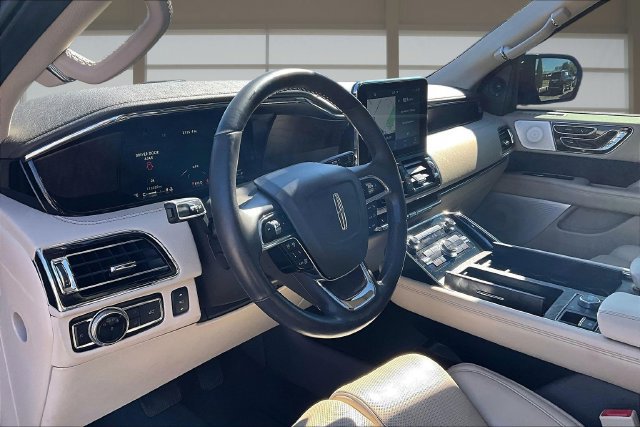 Used 2021 Lincoln Navigator L Reserve w/ Luxury Package AWD/4WD image 13