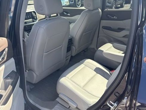 Used 2022 GMC Acadia SLT w/ Technology Package AWD/4WD image 23