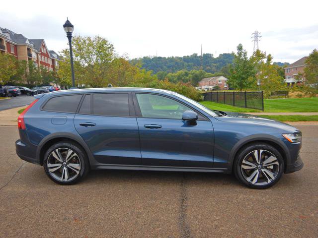 Used 2025 Volvo V60 B5 Cross Country Plus AWD/4WD image 6